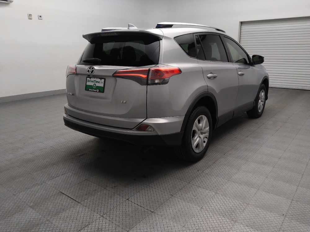 2018 Toyota RAV4 LE - Photo 7