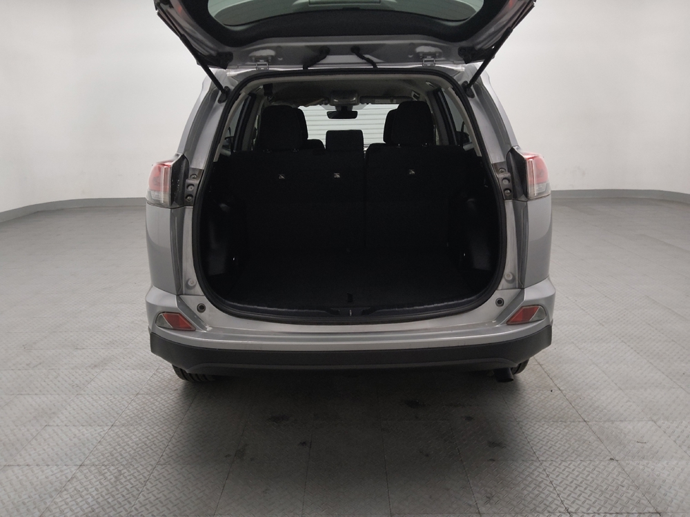 2018 Toyota RAV4 LE - Photo 22