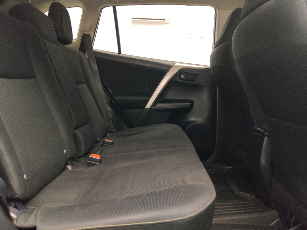 2018 Toyota RAV4 LE - Photo 15