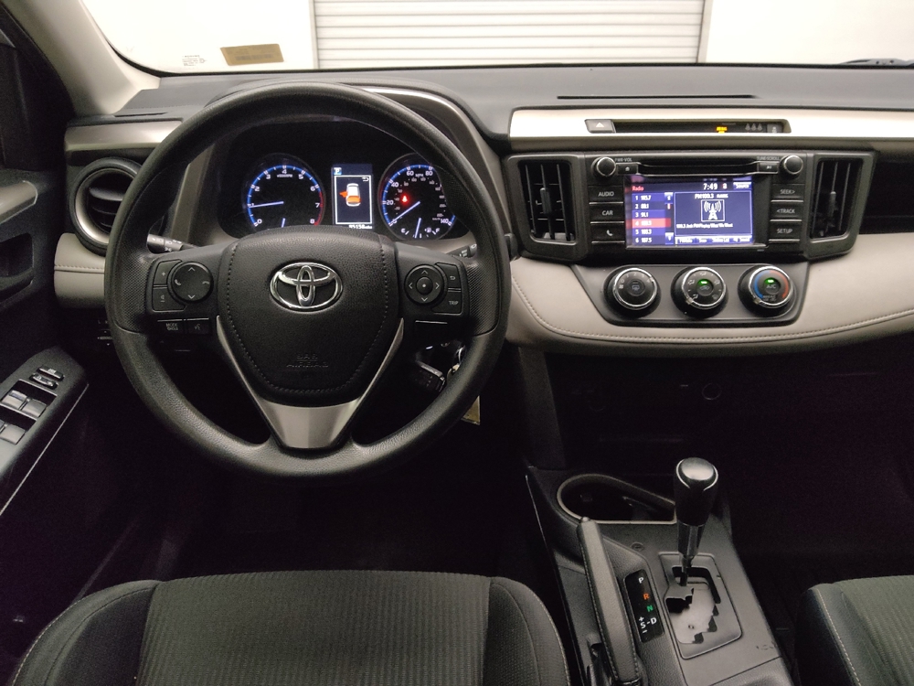 2018 Toyota RAV4 LE - Photo 17