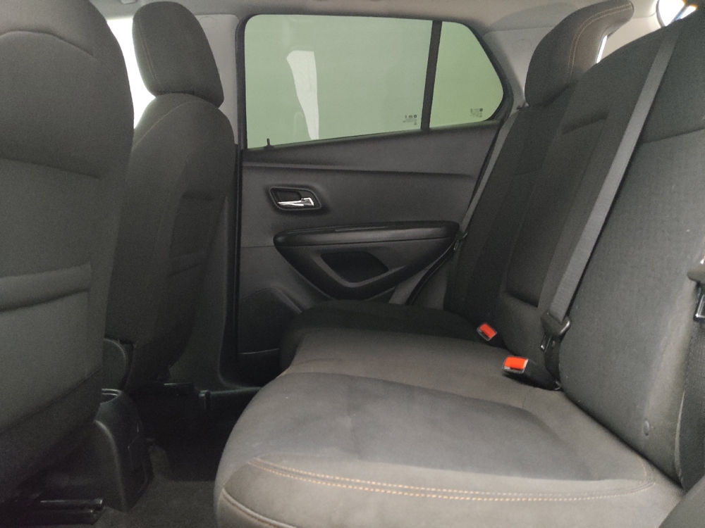 2022 Chevrolet Trax LS - Photo 14