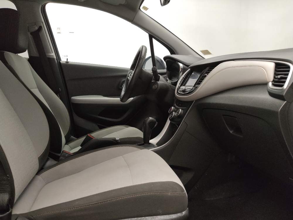 2022 Chevrolet Trax LS - Photo 16