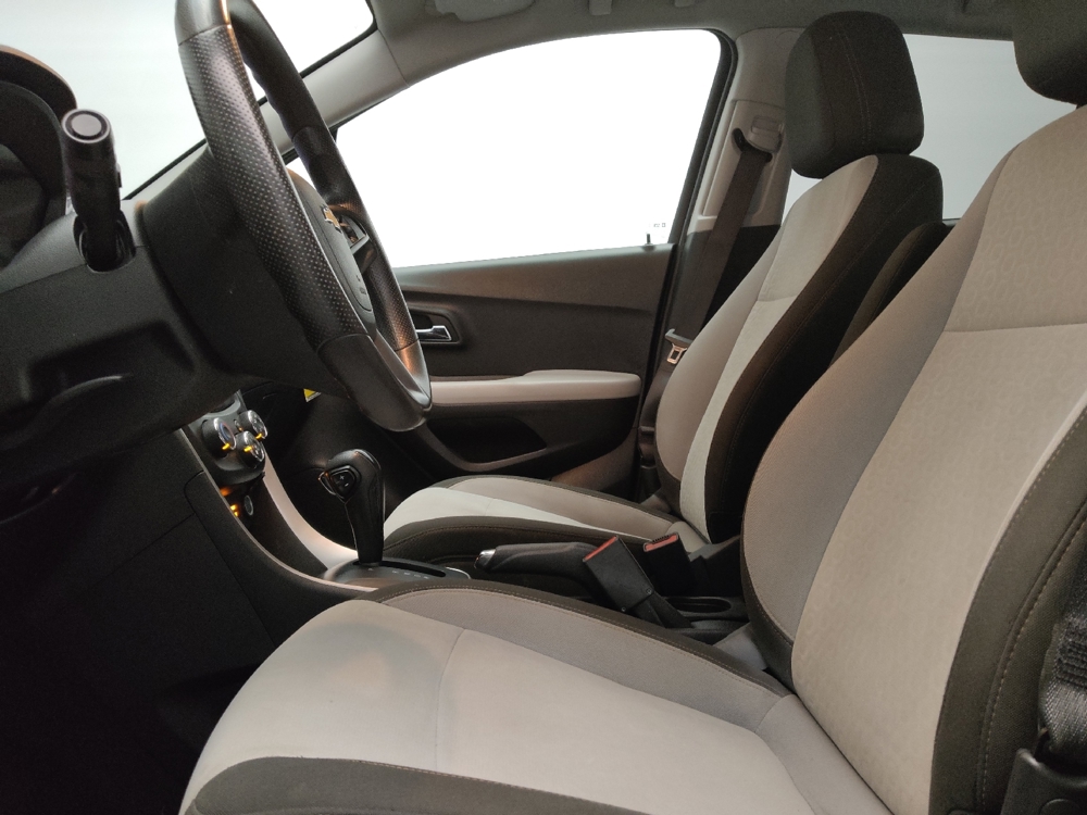 2022 Chevrolet Trax LS - Photo 13