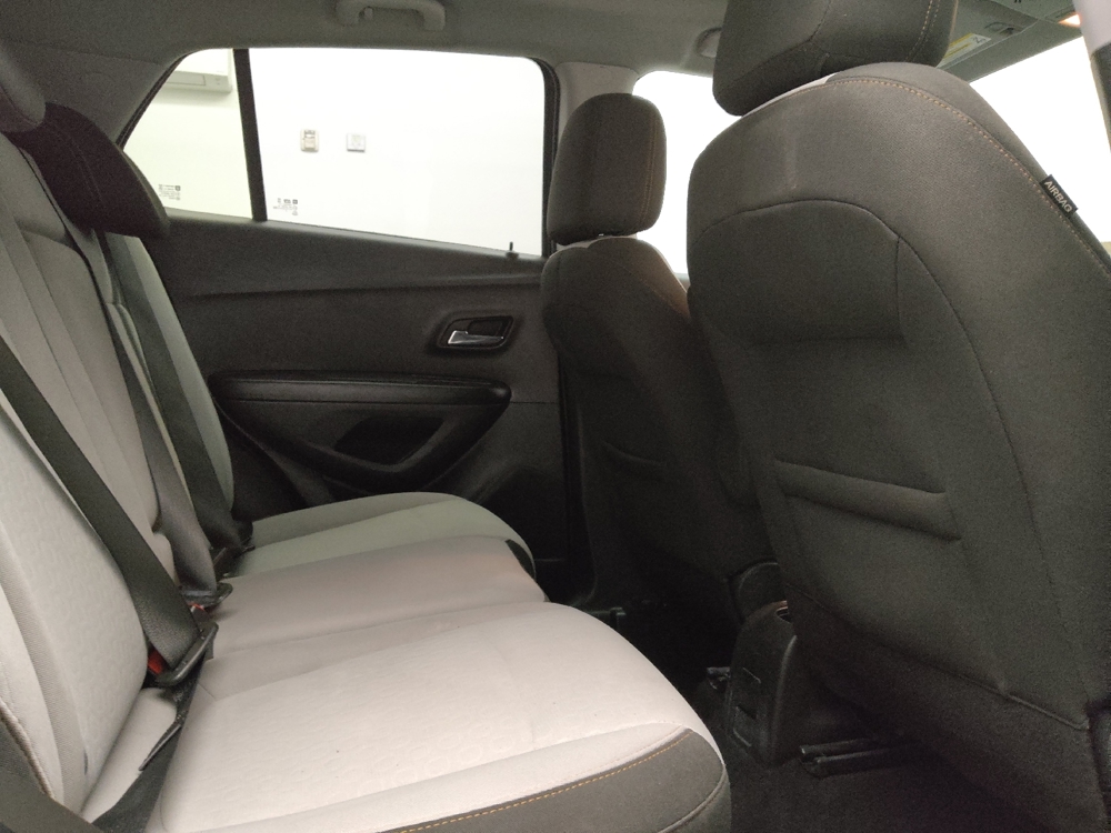 2022 Chevrolet Trax LS - Photo 15