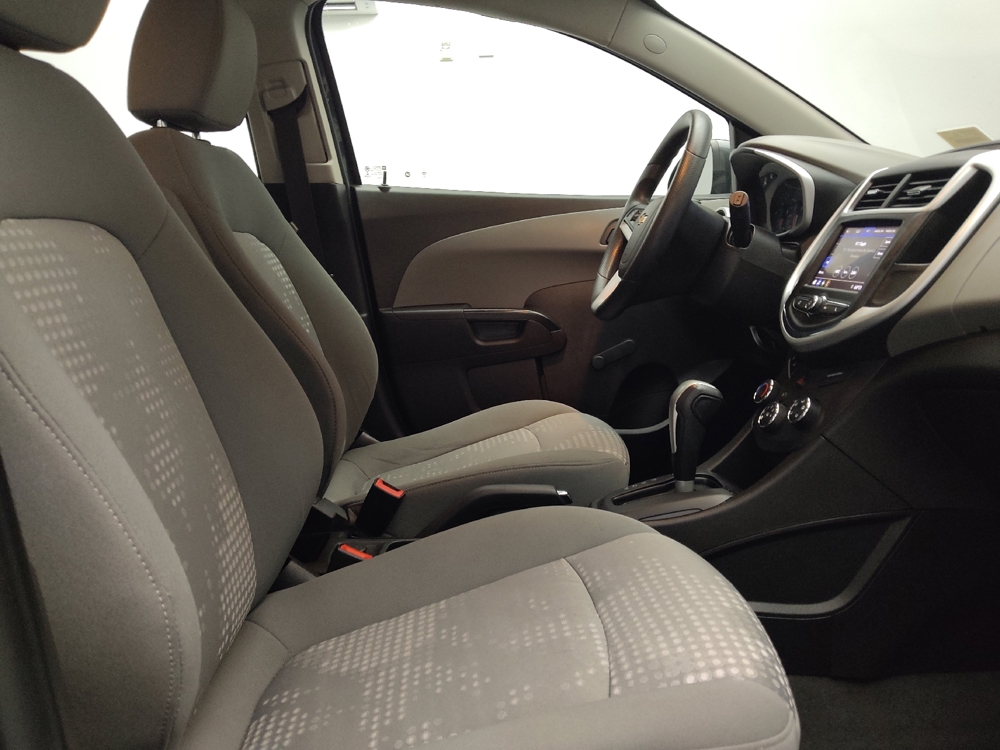 2020 Chevrolet Sonic - Photo 16