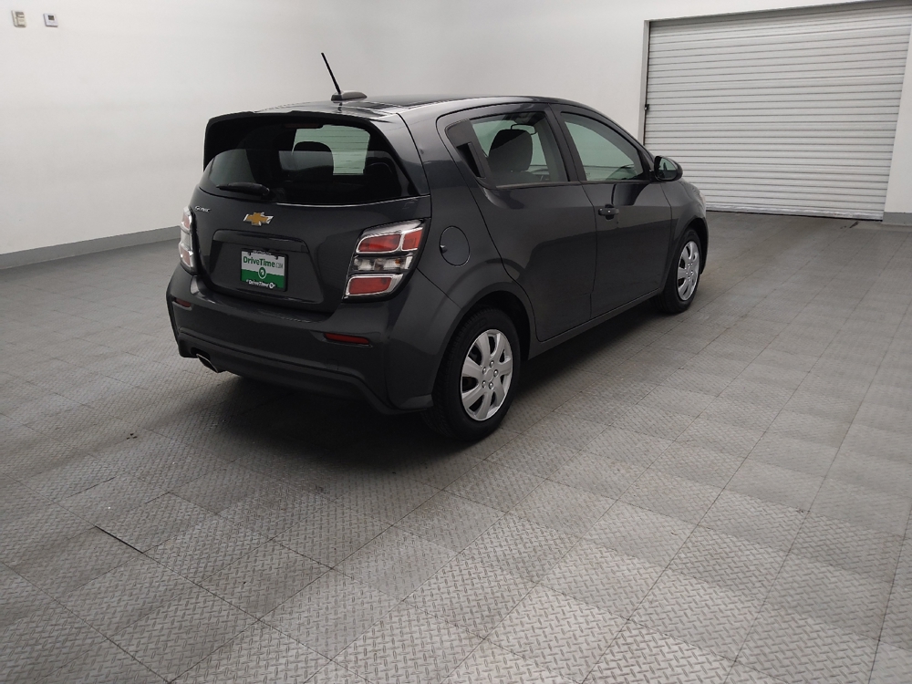 2020 Chevrolet Sonic - Photo 7