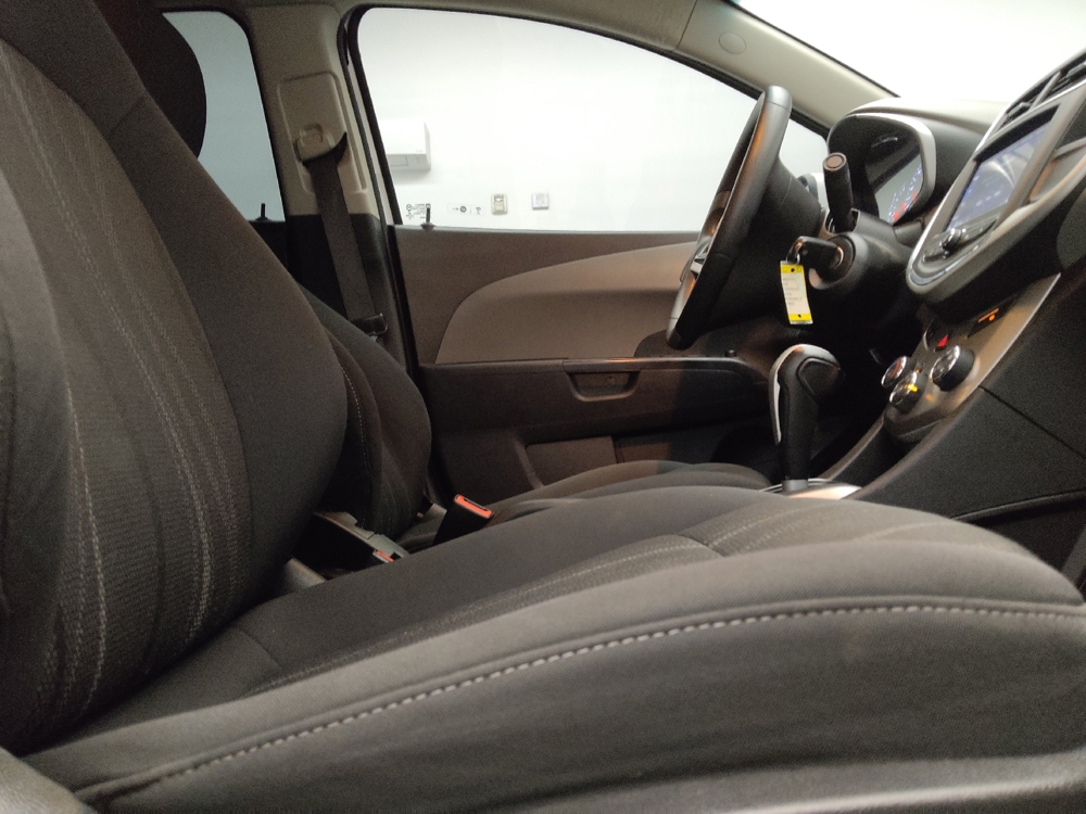 2018 Chevrolet Sonic LT - Photo 16