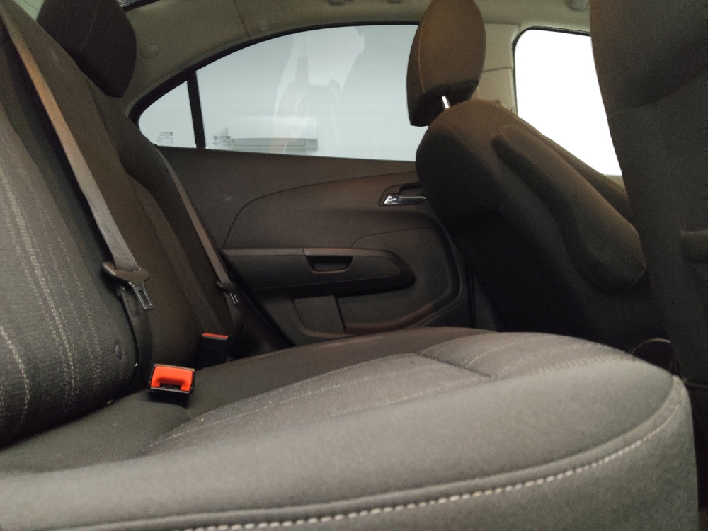 2018 Chevrolet Sonic LT - Photo 15