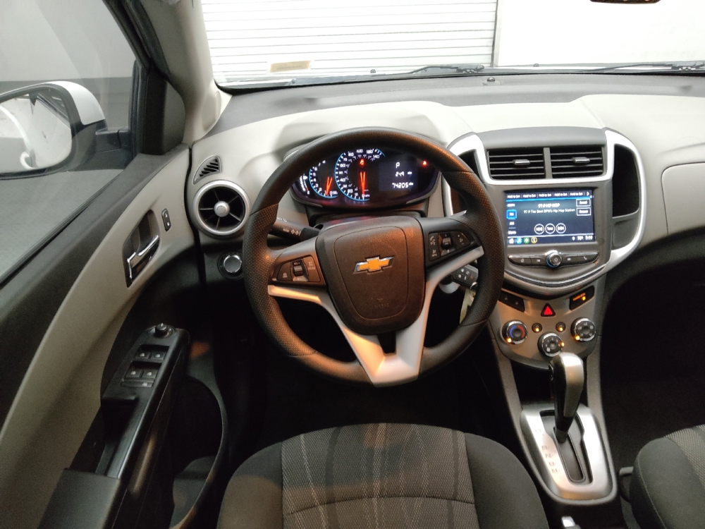 2018 Chevrolet Sonic LT - Photo 17