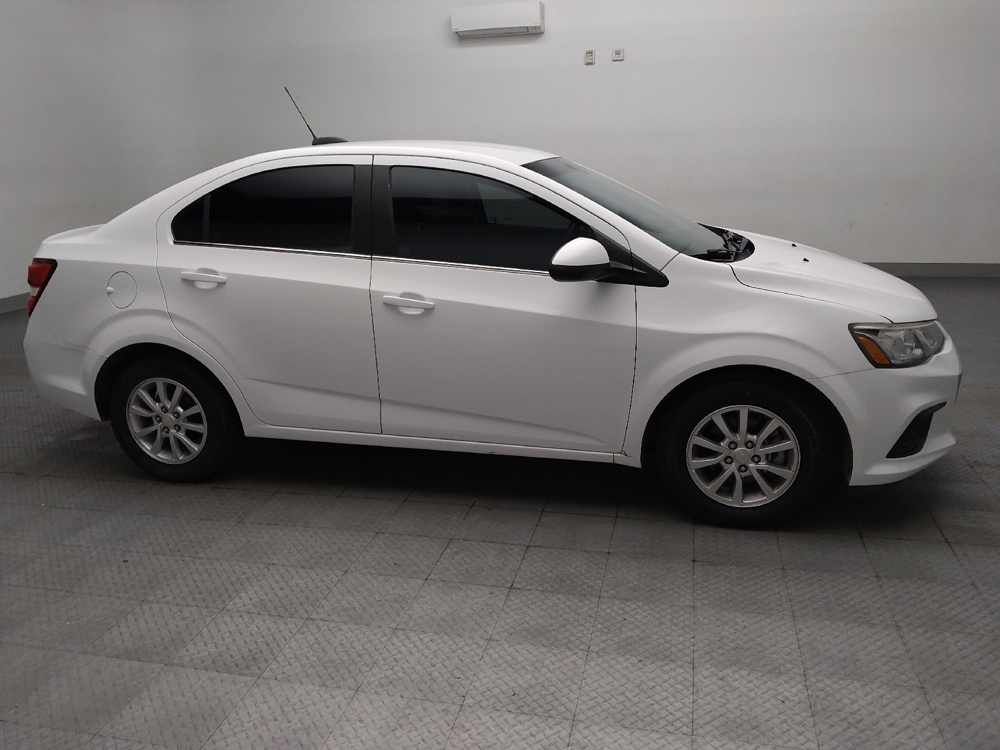 2018 Chevrolet Sonic LT - Photo 9