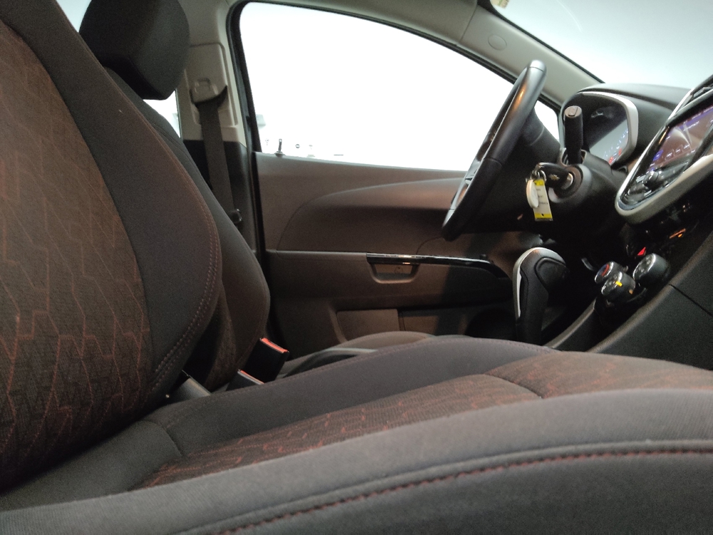 2020 Chevrolet Sonic LT - Photo 16