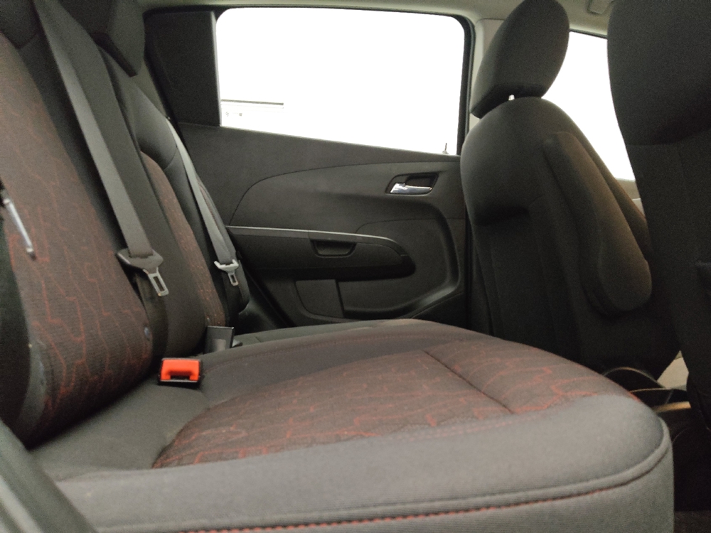 2020 Chevrolet Sonic LT - Photo 15