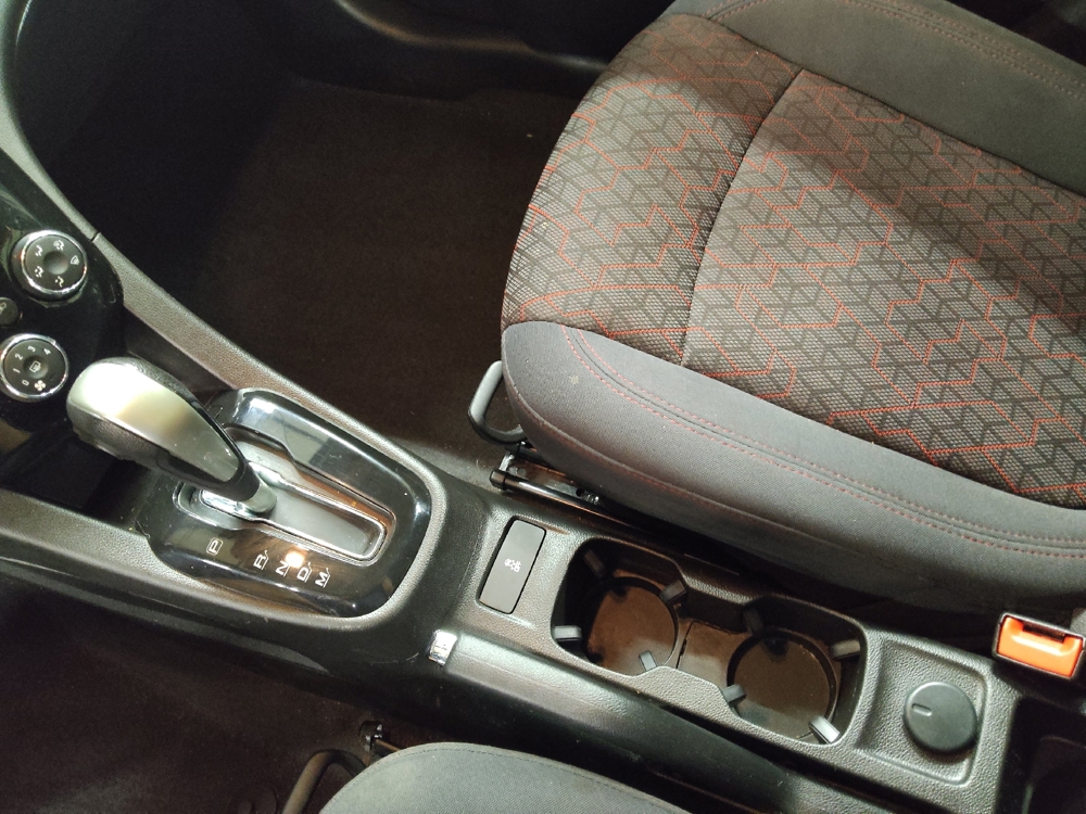 2020 Chevrolet Sonic LT - Photo 20