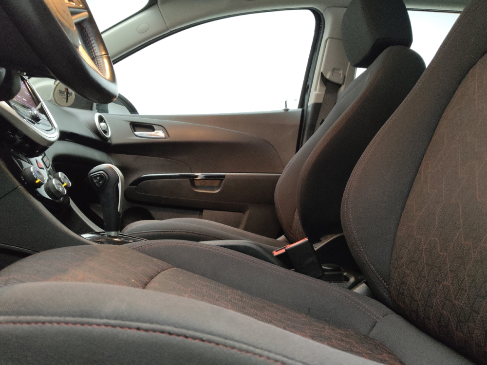 2020 Chevrolet Sonic LT - Photo 13