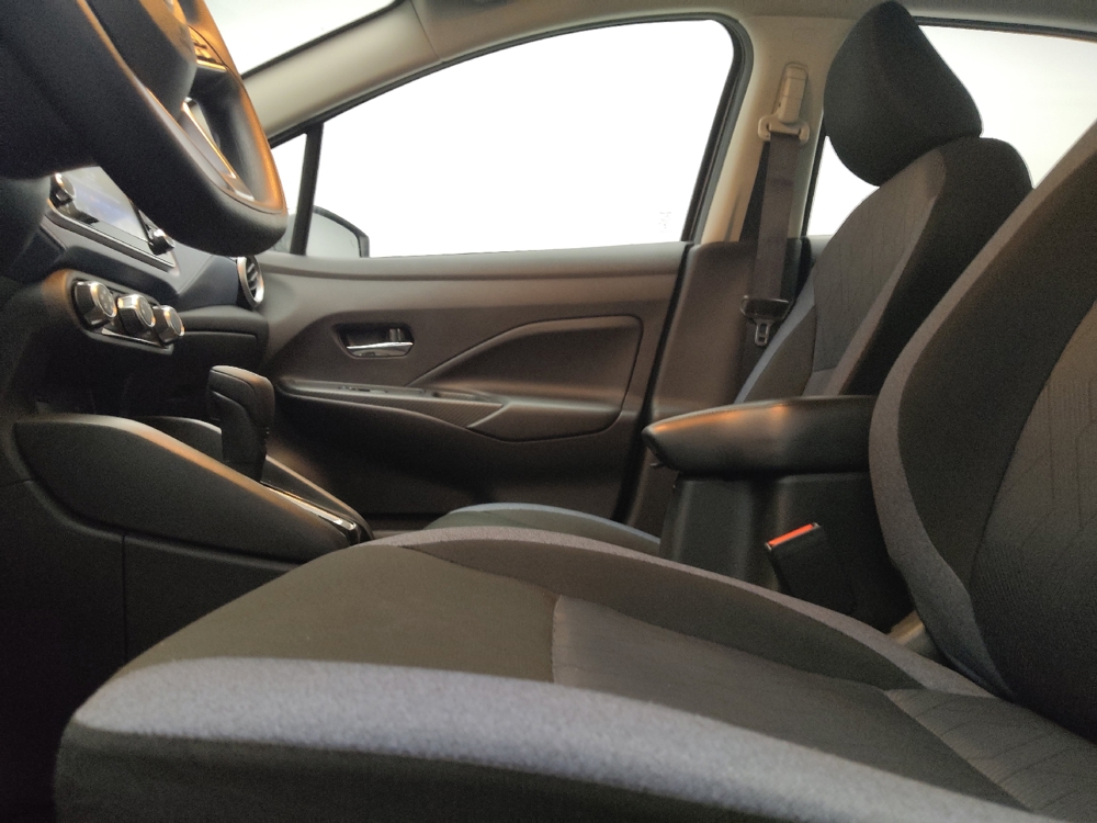2025 Nissan Versa Sedan SV - Photo 13