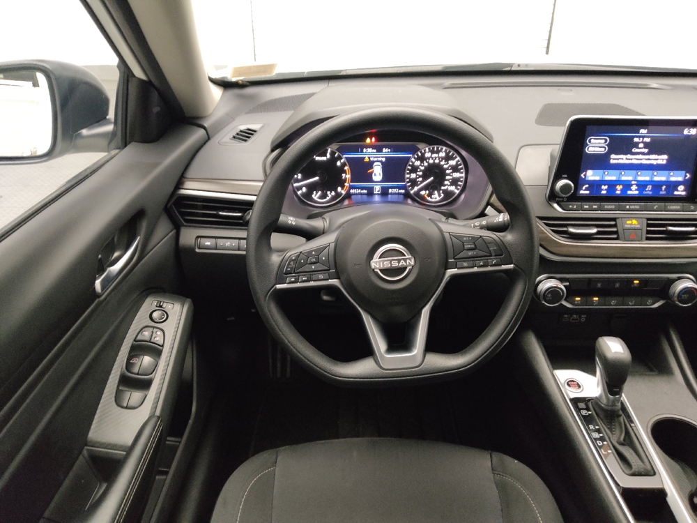 2025 Nissan Altima SV - Photo 17