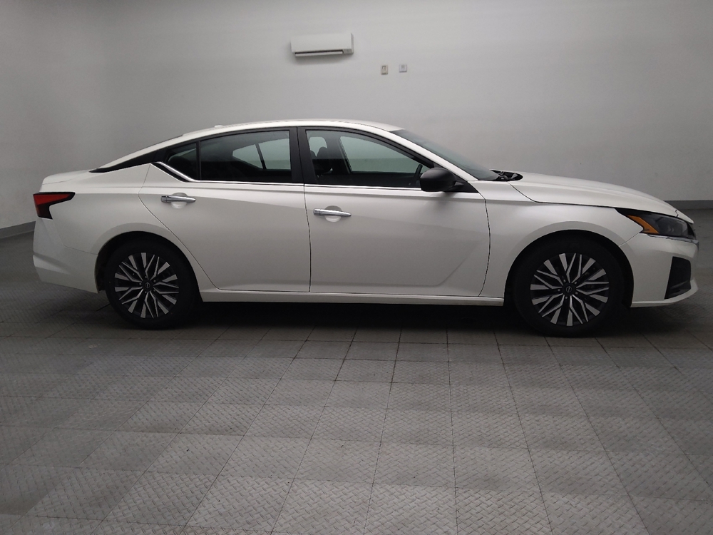 2025 Nissan Altima SV - Photo 9