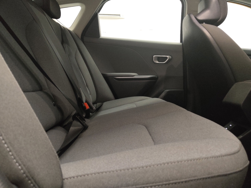 2025 Kia K4 LXS - Photo 15