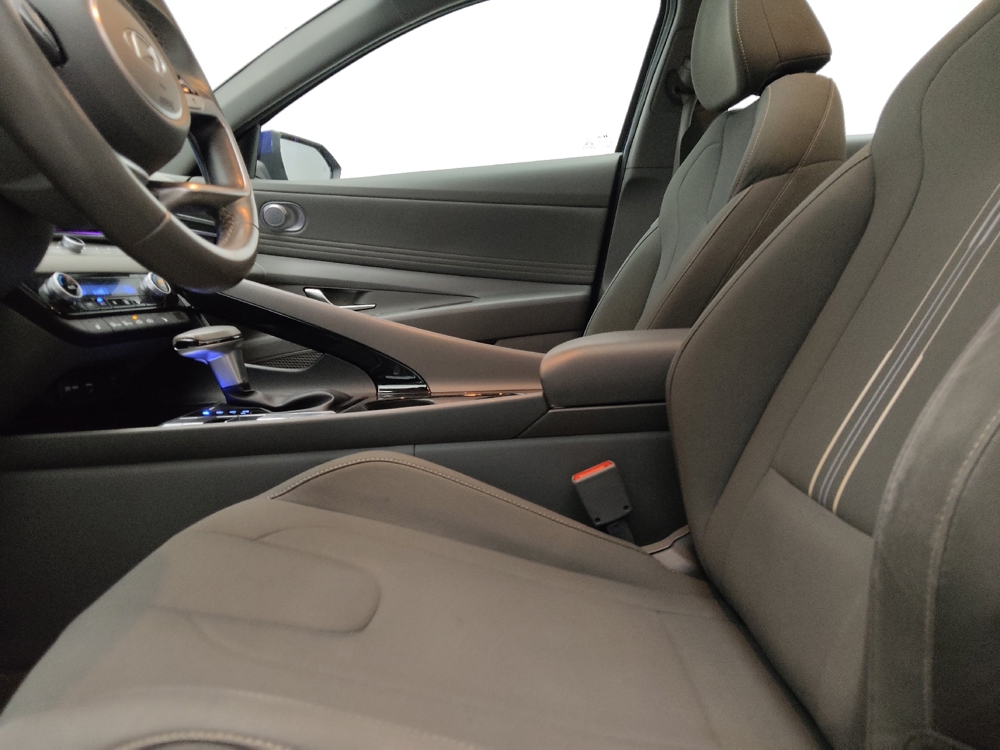 2025 Hyundai Elantra SEL - Photo 13