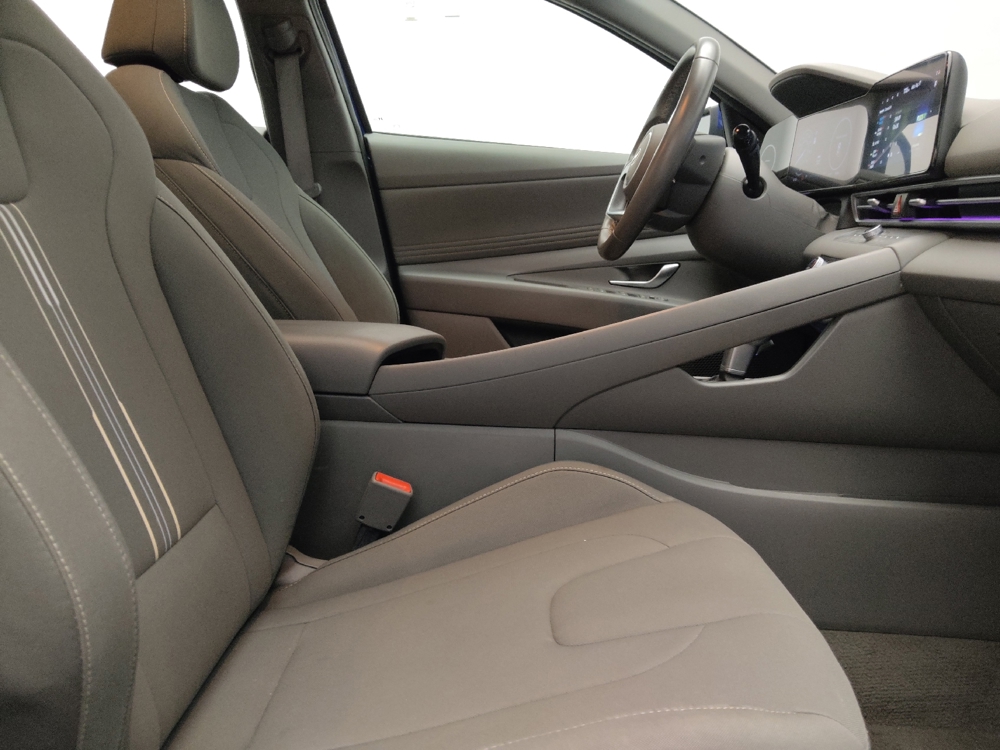 2025 Hyundai Elantra SEL - Photo 16