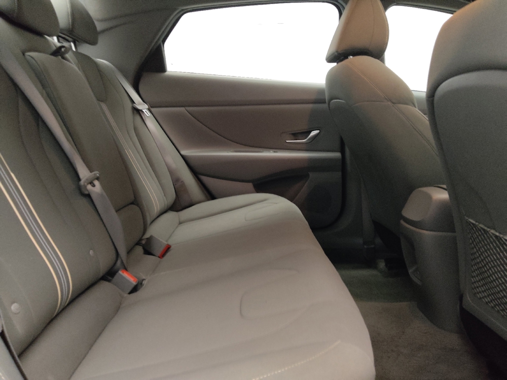 2025 Hyundai Elantra SEL - Photo 15