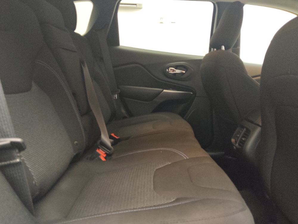 2019 Jeep Cherokee Latitude - Photo 15
