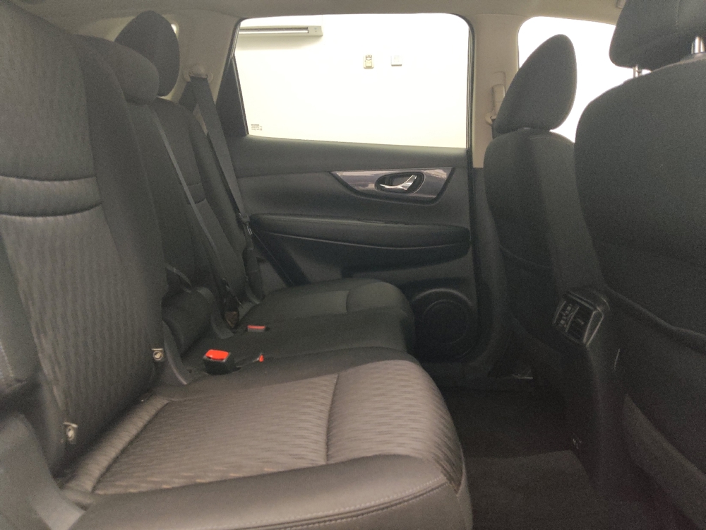 2019 Nissan Rogue SV - Photo 15