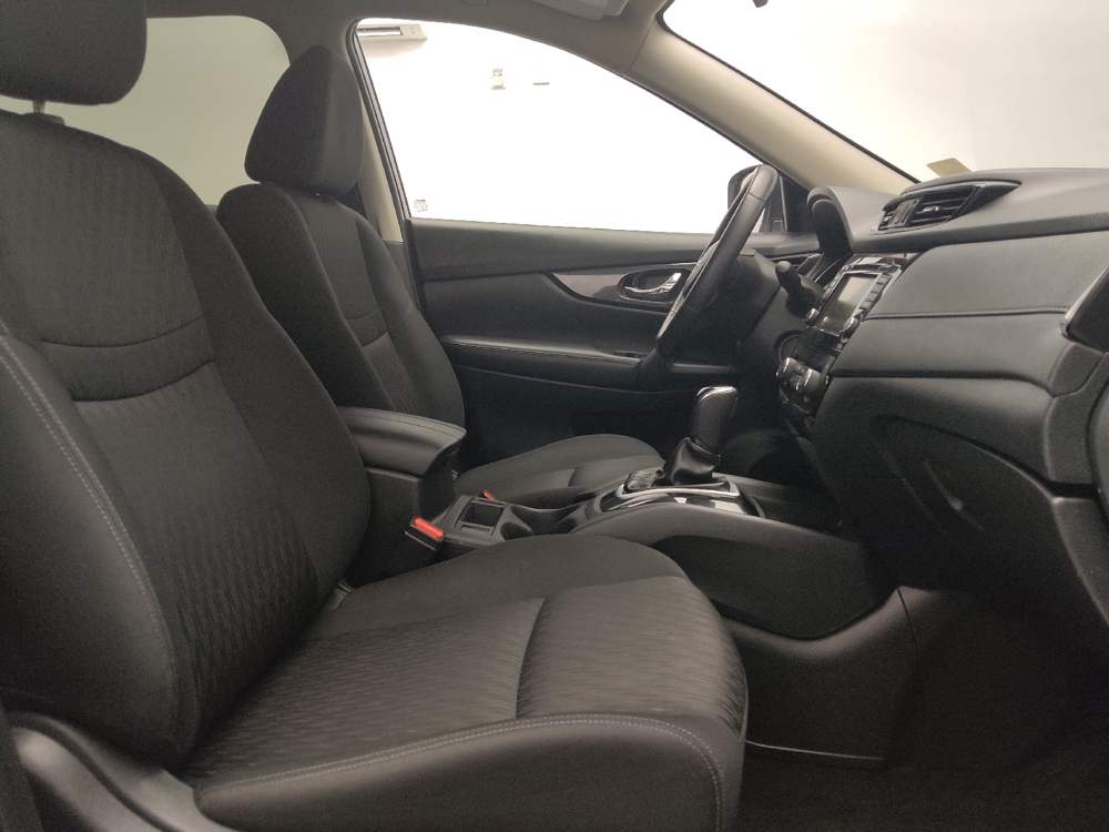 2019 Nissan Rogue SV - Photo 16