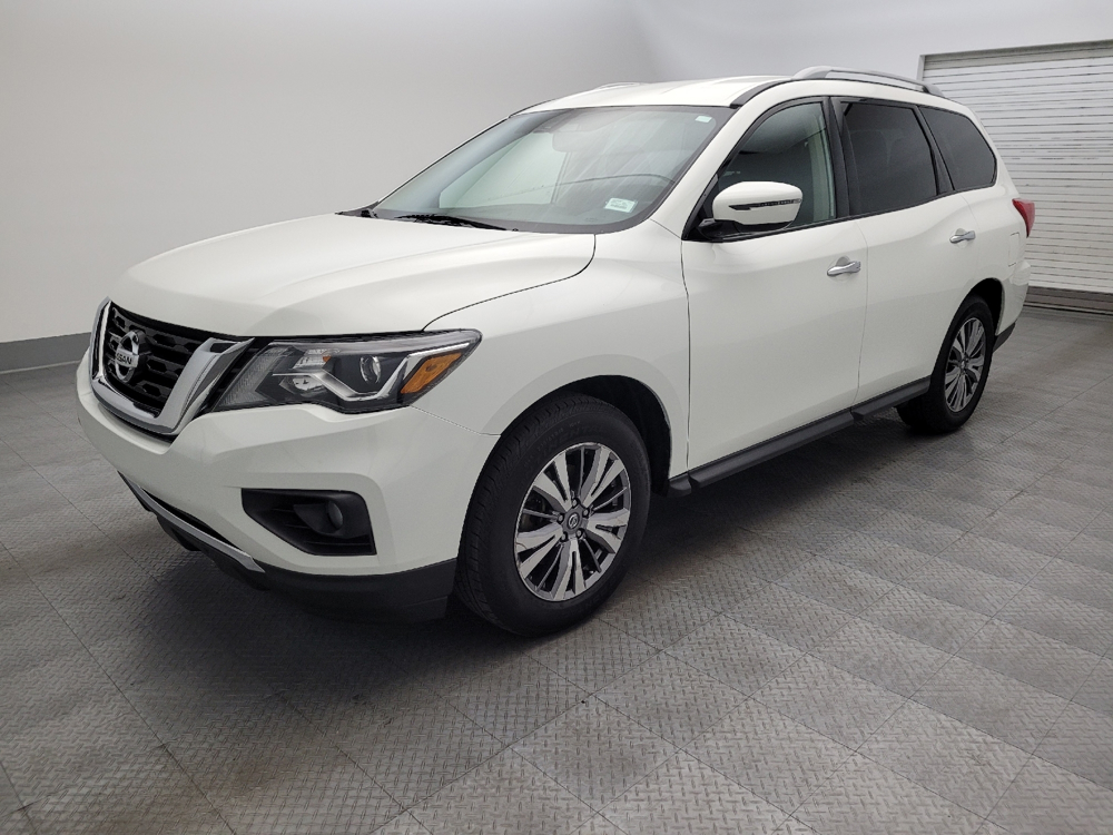 Nissan Pathfinder's photo