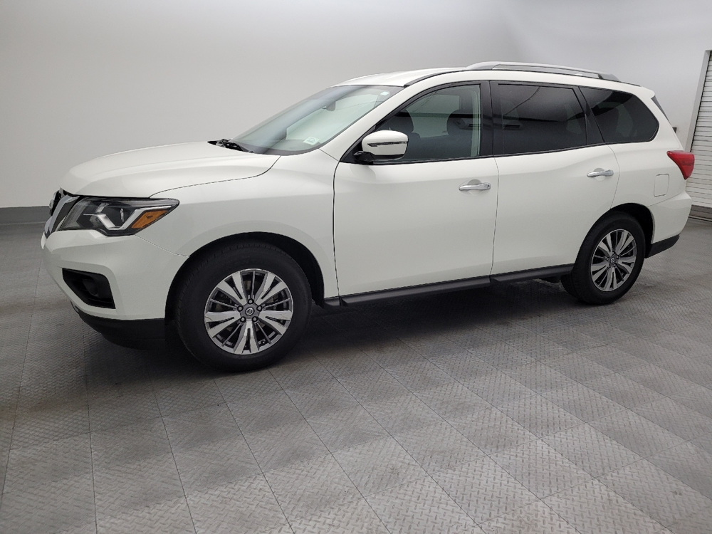 2019 Nissan Pathfinder SV photo 2