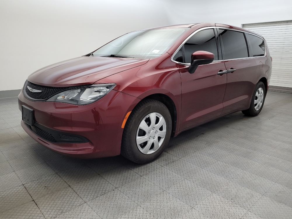 2021 Chrysler Voyager L's photo