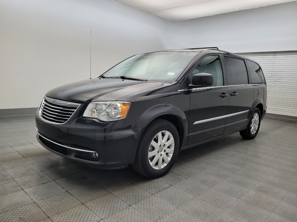 2016 Chrysler Town & Country Touring's photo
