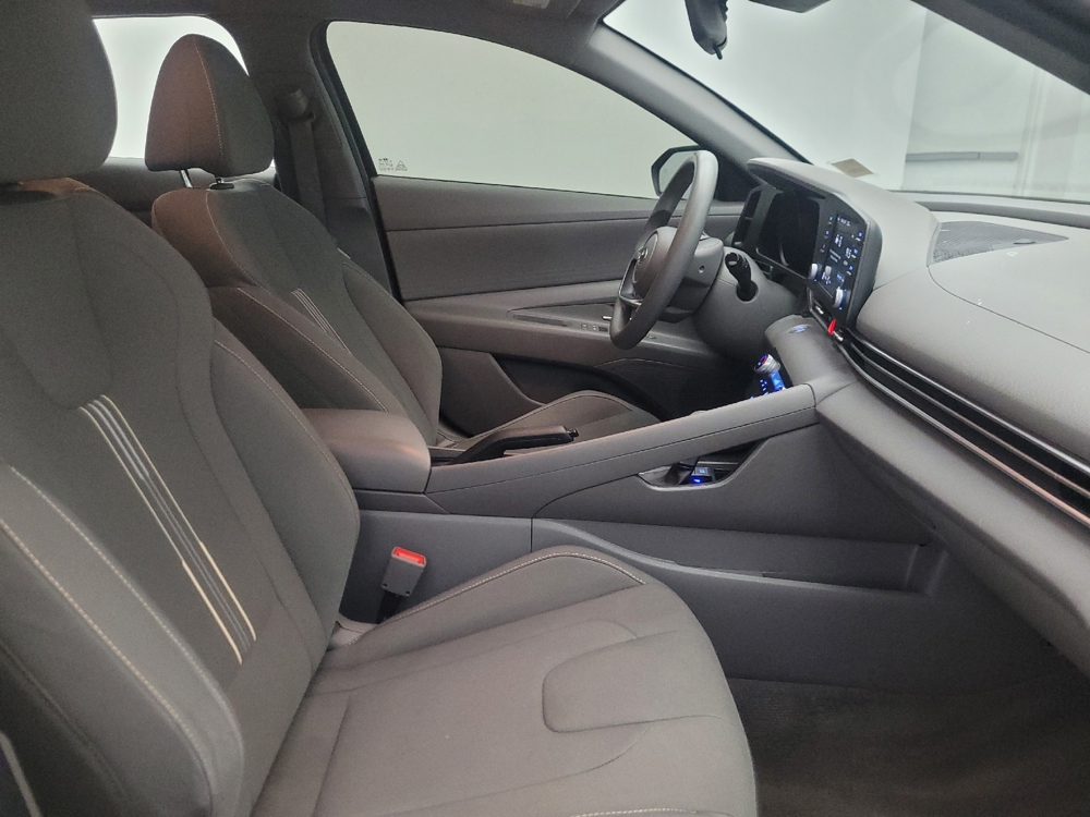2022 Hyundai Elantra SEL - Photo 16