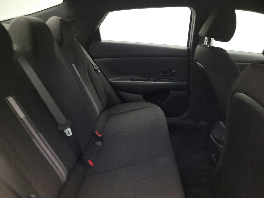 2025 Hyundai Elantra SEL - Photo 15
