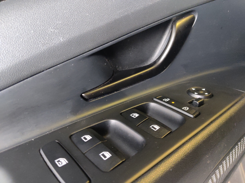 2025 Hyundai Elantra SEL - Photo 21