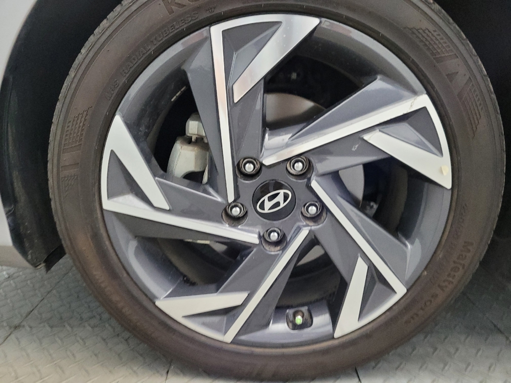 2025 Hyundai Elantra SEL - Photo 24