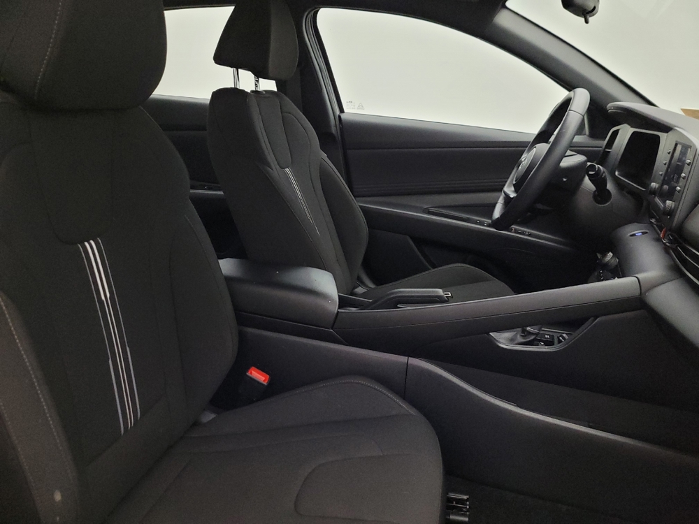 2025 Hyundai Elantra SEL - Photo 16