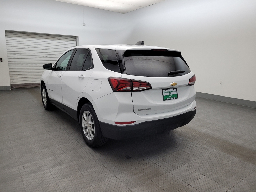 View vehicle photo 5