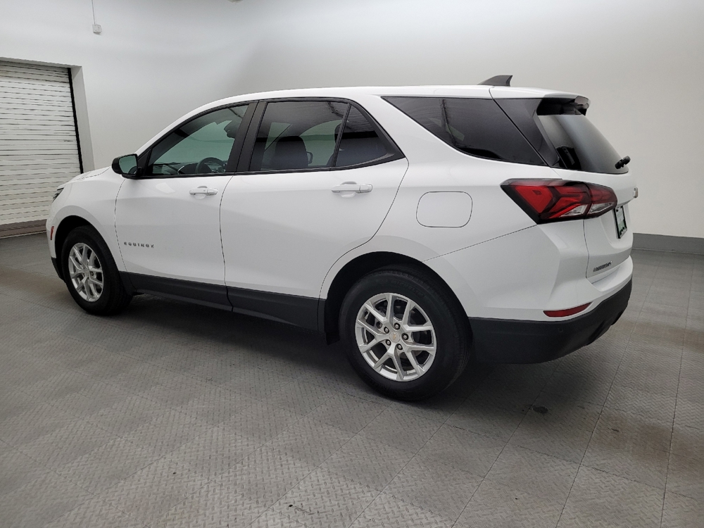 View vehicle photo 3