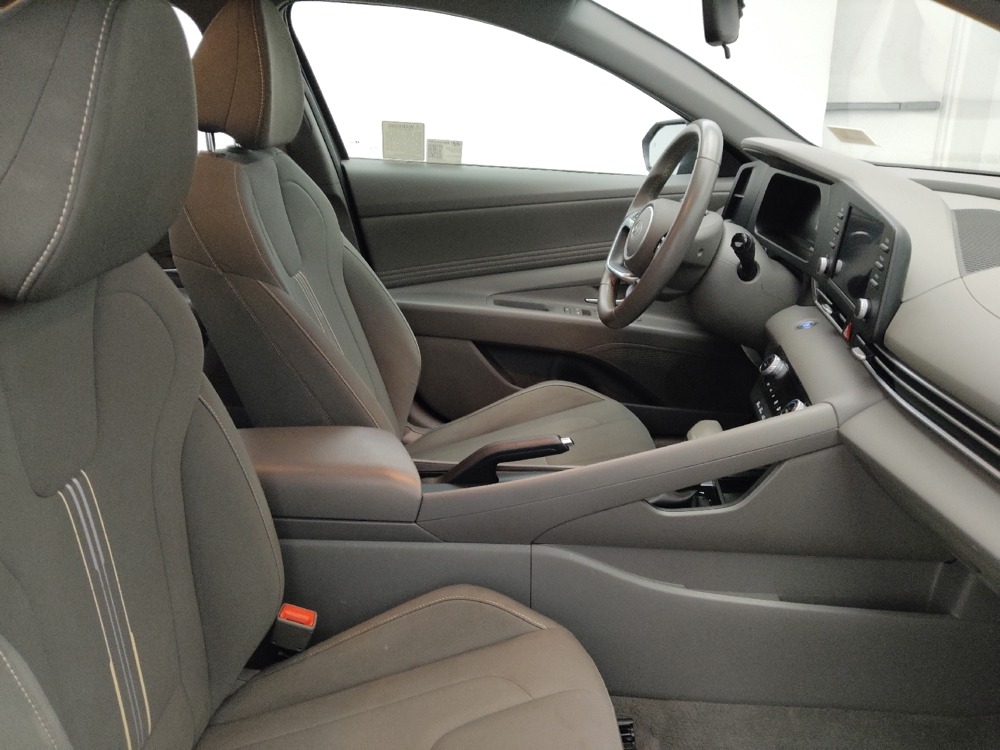 2025 Hyundai Elantra SEL - Photo 16