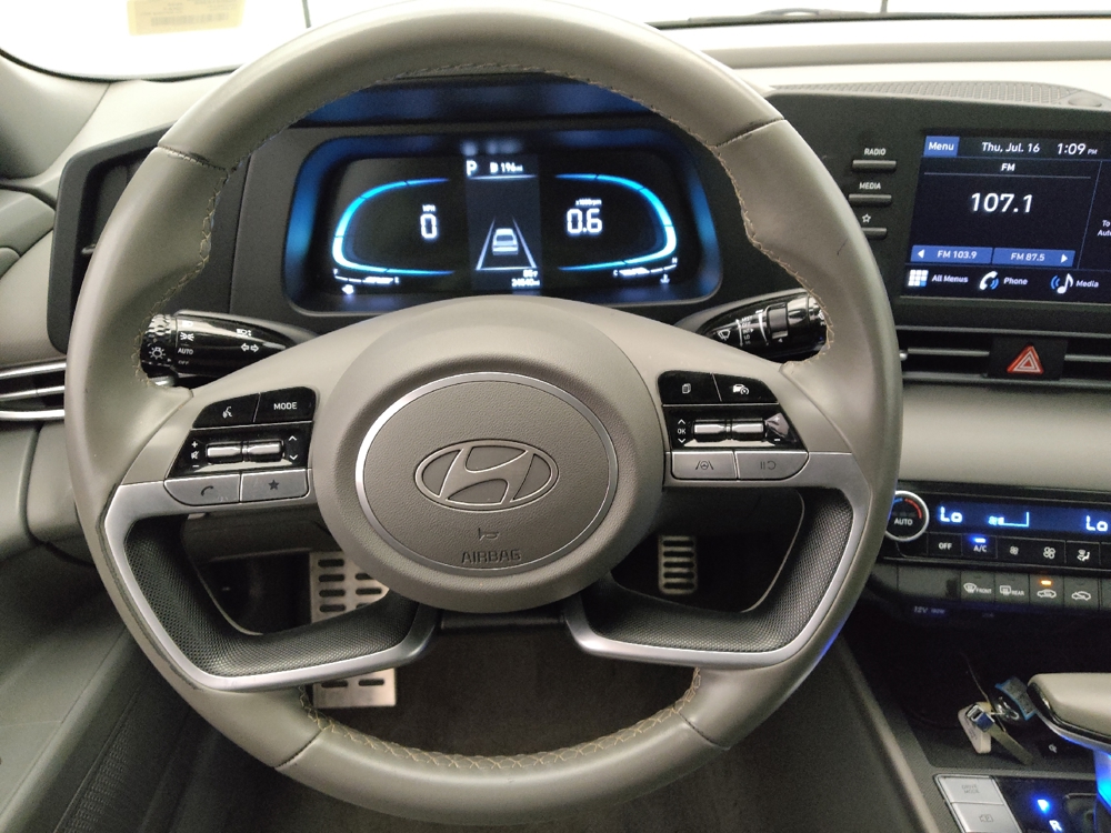 2025 Hyundai Elantra SEL - Photo 17