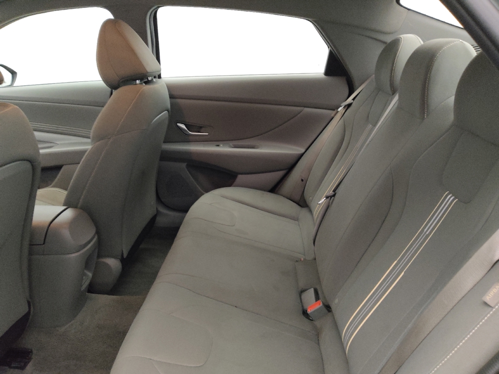 2025 Hyundai Elantra SEL - Photo 14