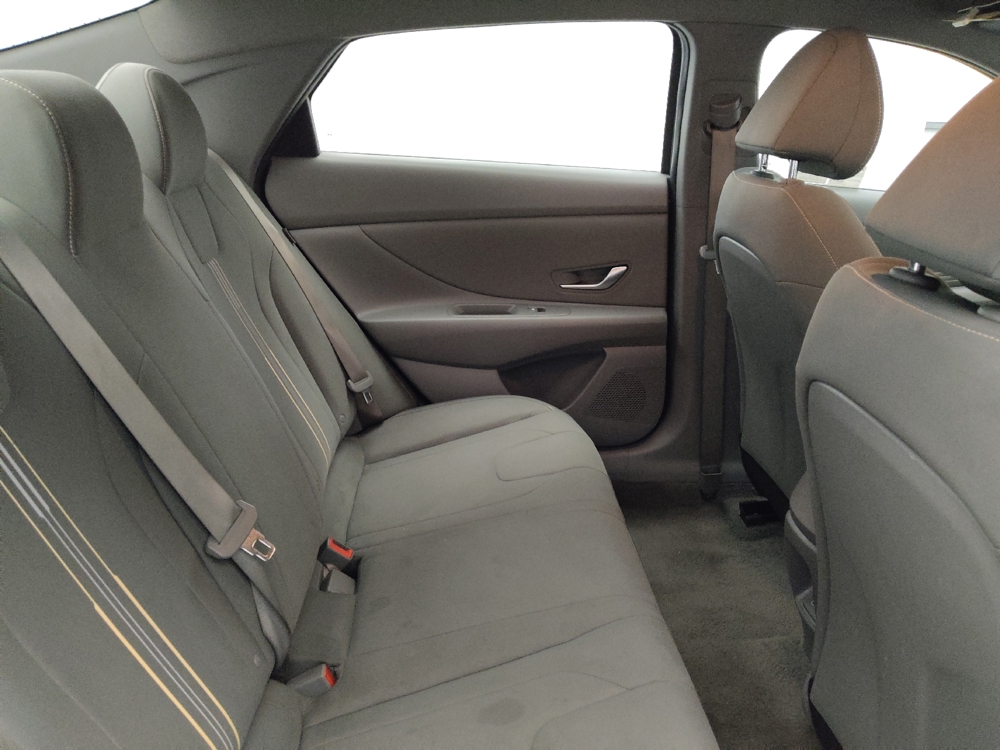 2025 Hyundai Elantra SEL - Photo 15