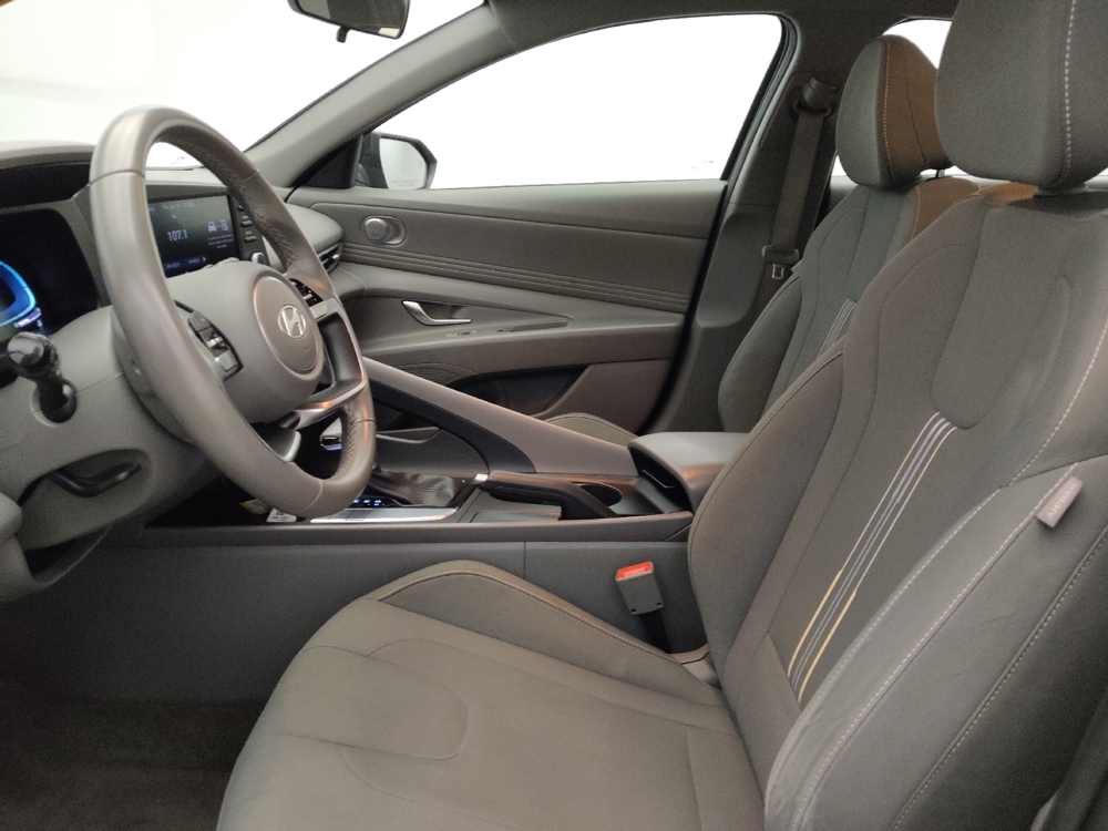 2025 Hyundai Elantra SEL - Photo 13