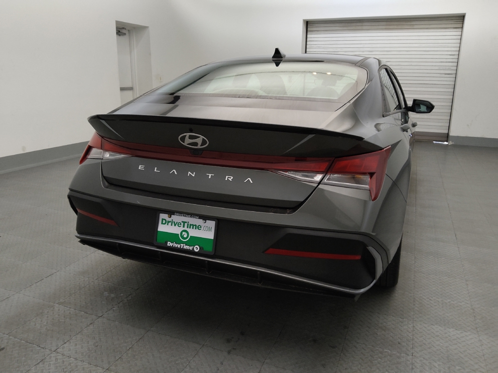 2025 Hyundai Elantra SEL - Photo 6
