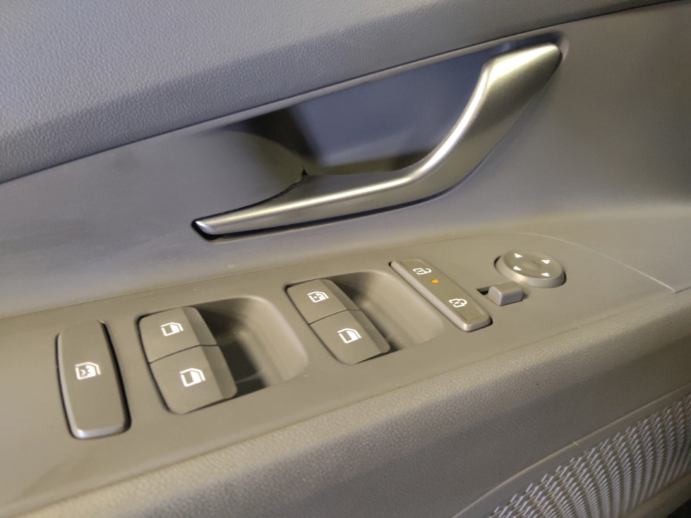 2025 Hyundai Elantra SEL - Photo 21