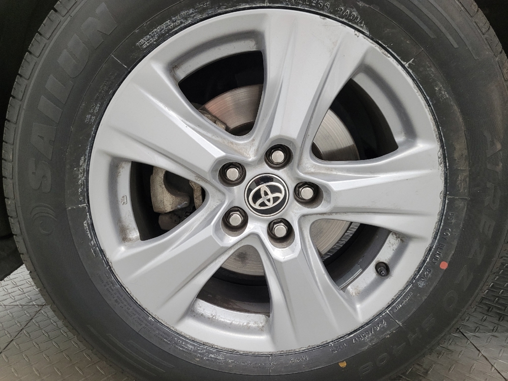 2022 Toyota RAV4 XLE - Photo 24