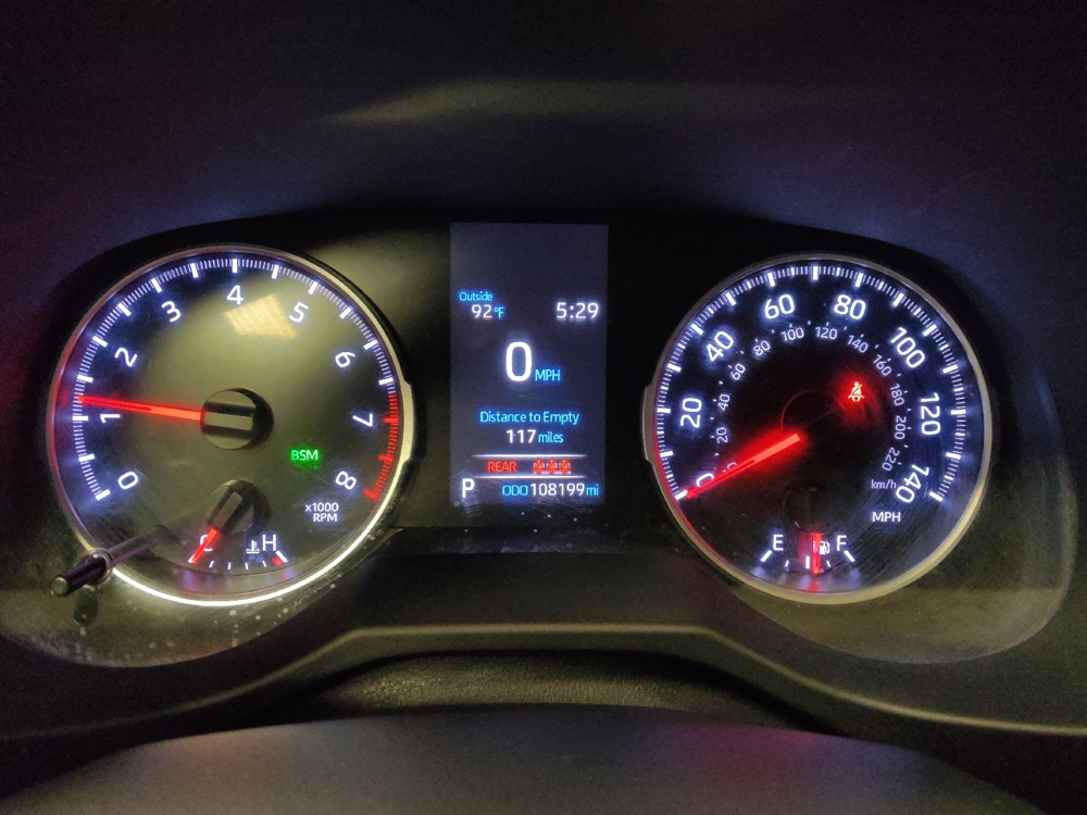 2022 Toyota RAV4 XLE - Photo 18