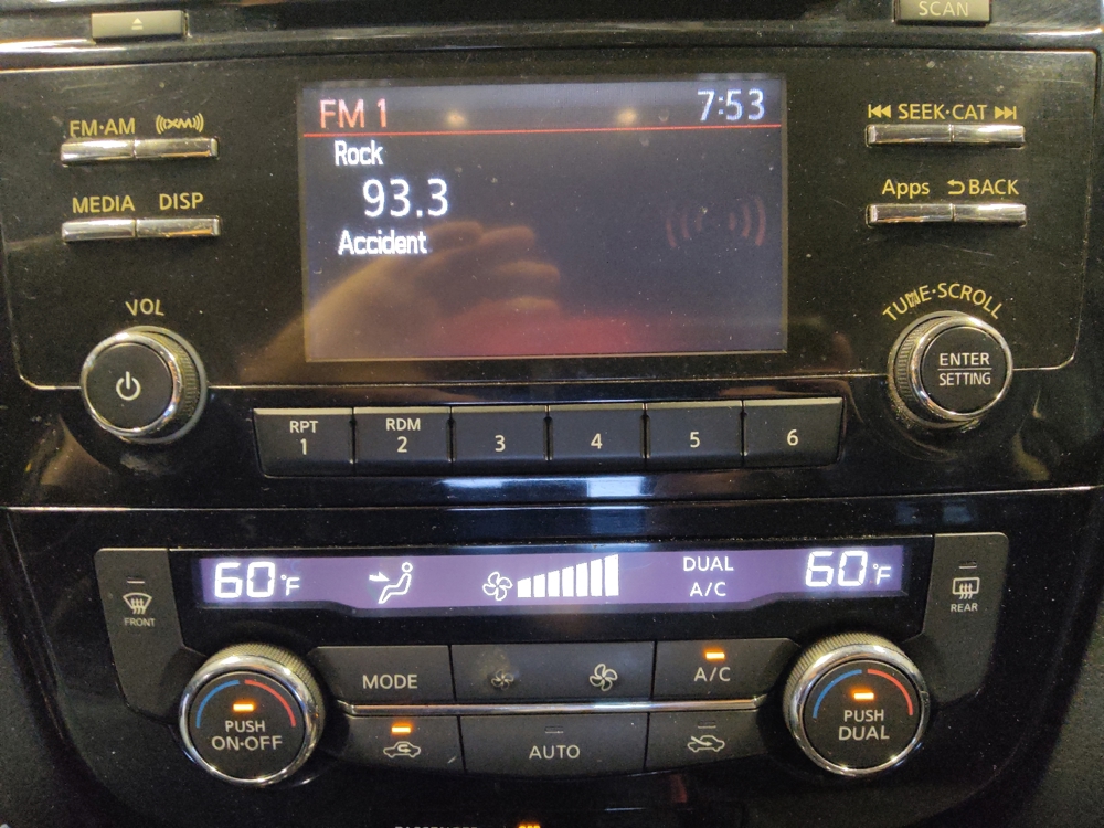 2016 Nissan Rogue SV - Photo 19