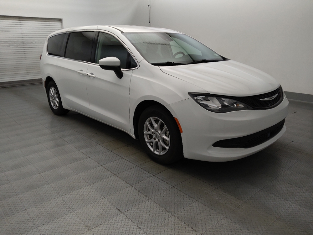 2023 Chrysler Voyager LX